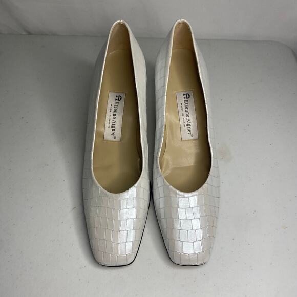 Etienne Aigner Valencia Leather White Shiny Closed Toe Heels Classic Size 8 - Picture 2 of 16